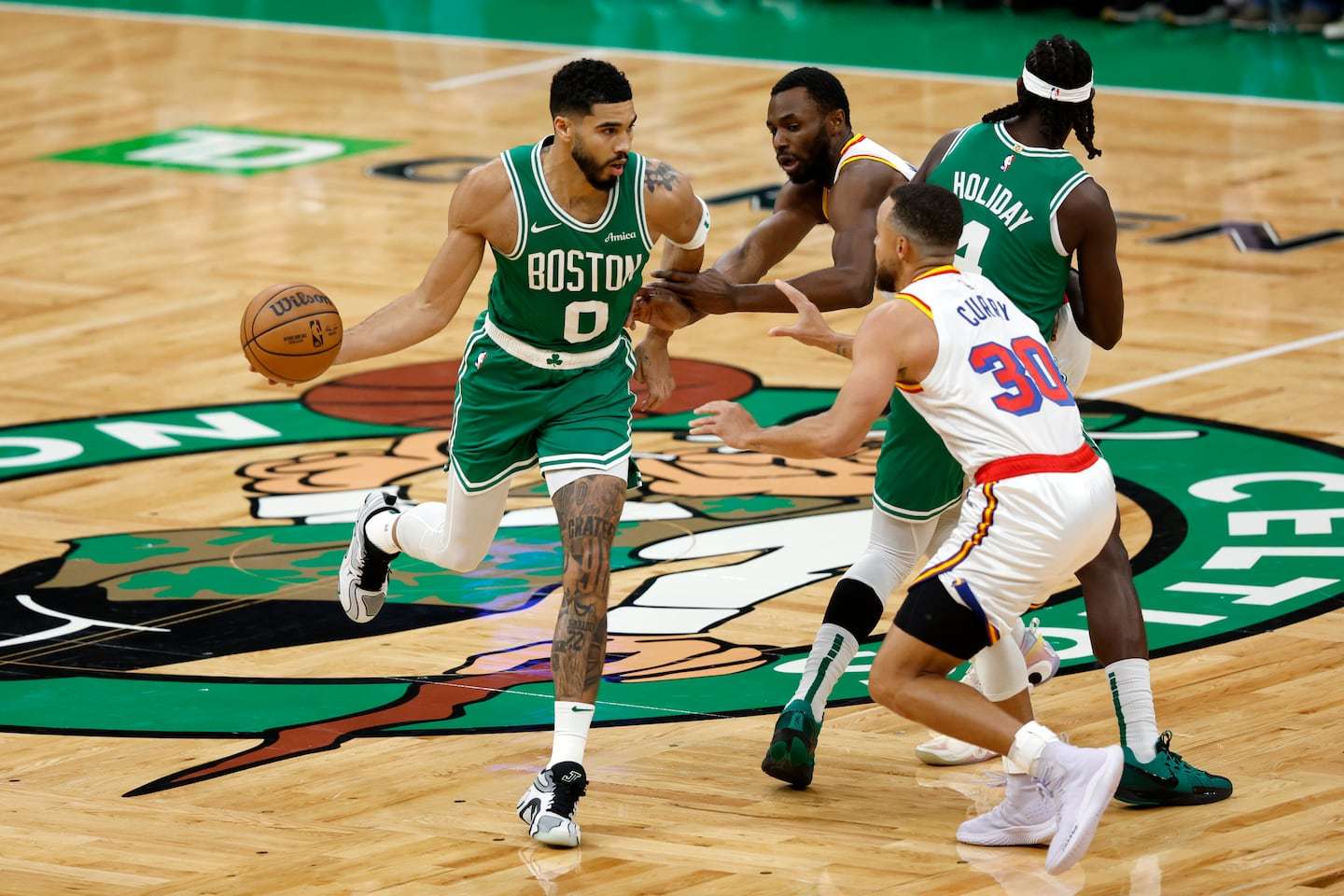 澳亚国际手游官网-勇士再胜一仗，库里发挥出色压制凯尔特人