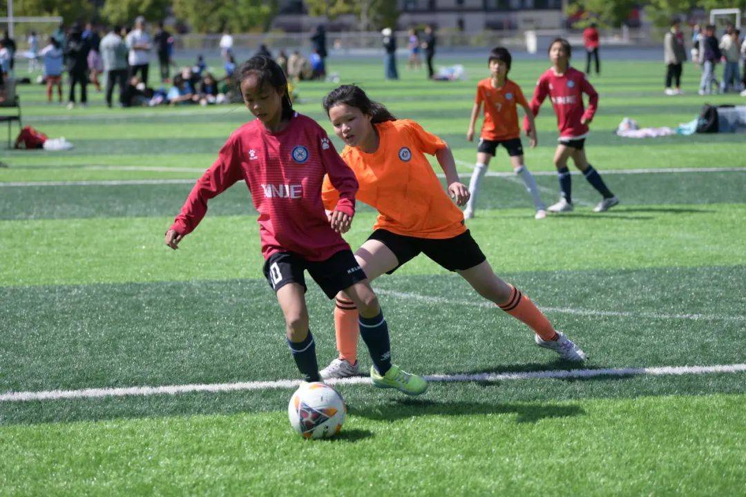 澳亚国际游戏-关于球场之外的故事，女足团队团结拼搏的信息